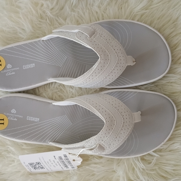 Women's Clarks Breeze Sea Flip Flops Sandals/Size 11 - Picture 8 of 15